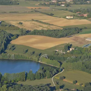 Gite Au Lac Du Gouyre Hébergement de vacances Puygaillard-de-Quercy